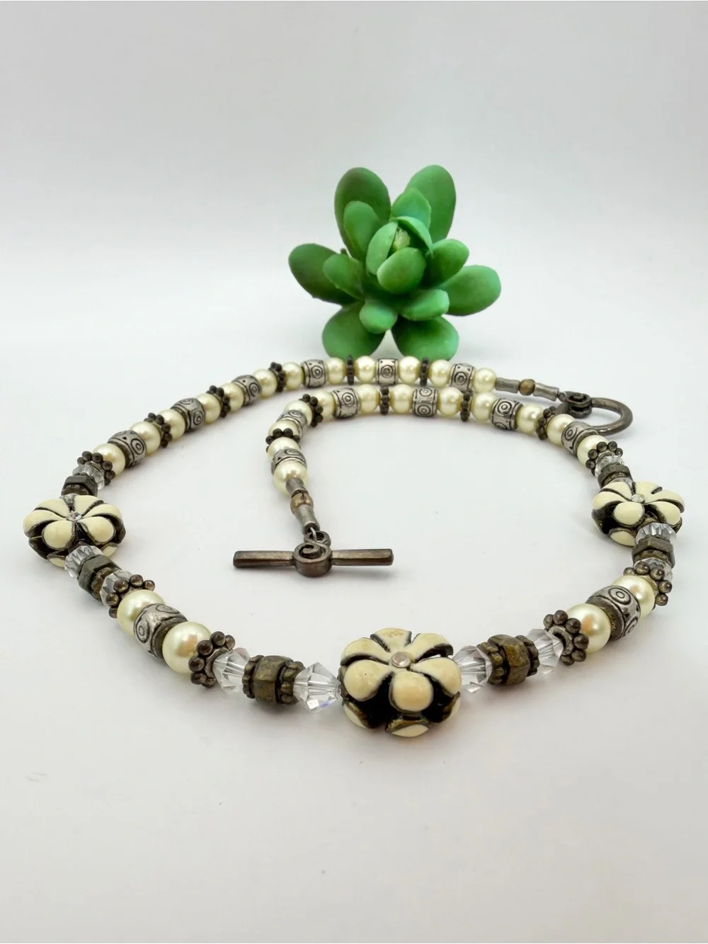 Handcrafted Cream Floral Beaded Necklace